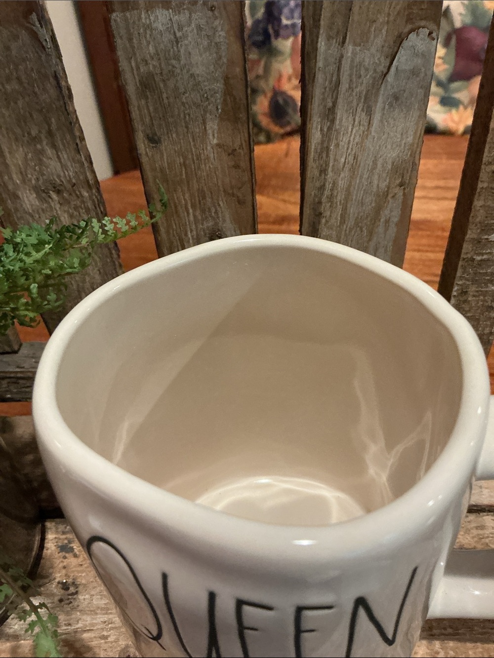 EUC - Rae Dunn QUEEN BEE Mug with Bee Topper - Picture 4 of 6